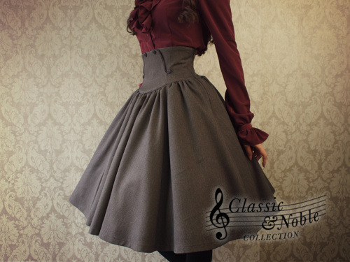 valkyriemusic:steampunk-and-junk:NO.S PROJECTTHATS A BLOODY VIOLIN DRESS.