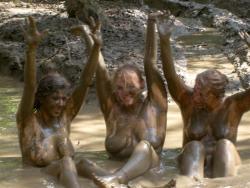 benudeandnatural:  nudists and naturists at festivals