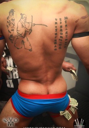 bossnmyownrite:  1champ27:  EAT ME  Damn!