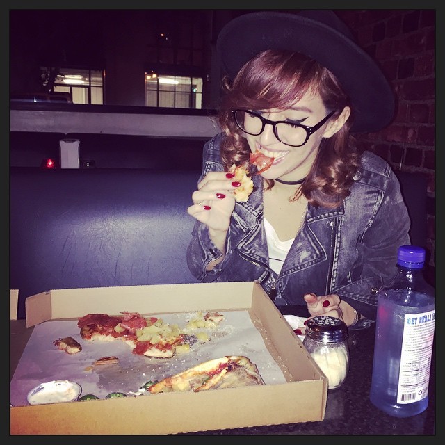 GUYS I finally tried pizza with ranch dressing it&rsquo;s a fucking game changer