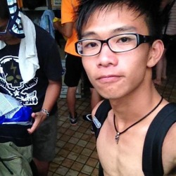 byrankhoo:  flappingcocks:  Hmmmm.. Yummy   he is taiwanese guy on cam4 