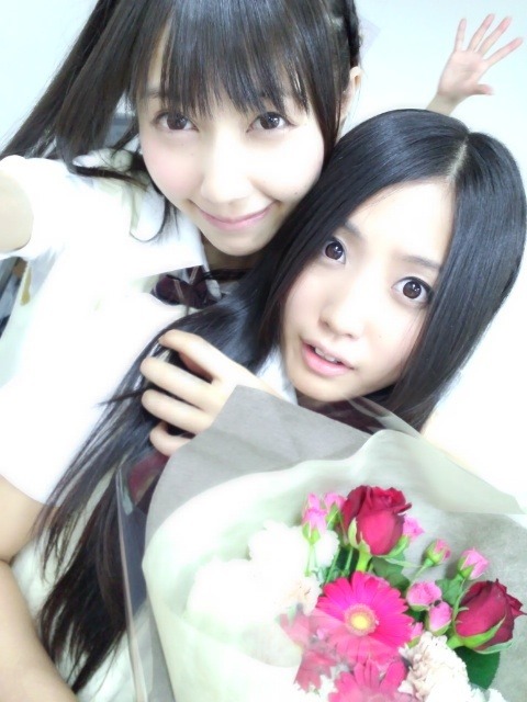 anshinanzen: Photoset:  OshiXGraduating members having fun (well, as far as possible.