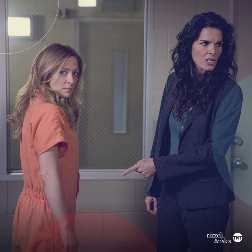 TBT to that time Maura rocked the orange jumpsuit. 