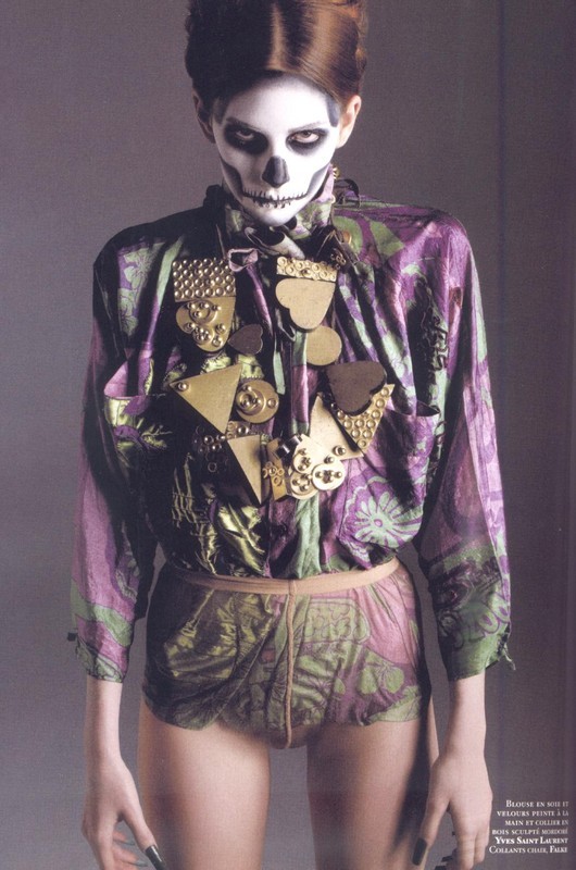 moojaa:  Every model does this.  Sara Guarch, Lais Navarro &amp; Felicity Gilbert