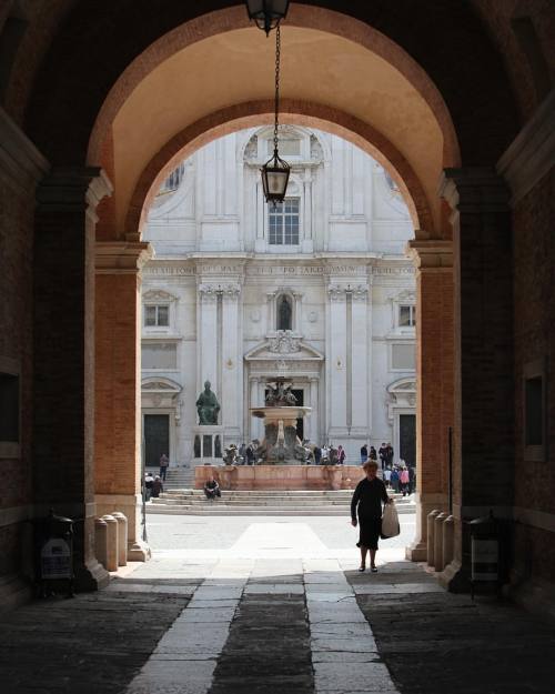 Piazza della Madonna, Loreto