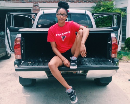 90skiddsolotoowild:  blackfashion:  Adrienne, 24, Atlanta Falcons Tee & Retro 3’s billibrook.tumblr.com / instagram.com/billibrook / twitter.com/ogbillibrook  http://90skiddsolotoowild.tumblr.com/