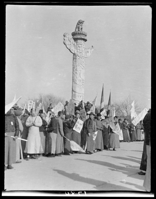 Sidney David Gamble: Student demonstration, Tian'an Men, Beijing, 29 November 1919 From the library 