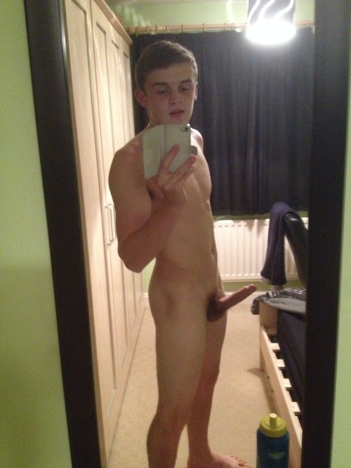 scallylads: mybritsinboxers: bit more fun with luke from london  Horny sod