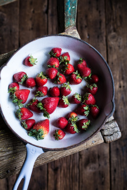 sweetoothgirl:  Skillet Strawberry Cobbler