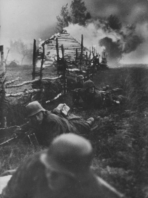 blutiger-stahl:Männer einer SS-Divison bei der Schlacht um Jelnja (Russland), ca 1941