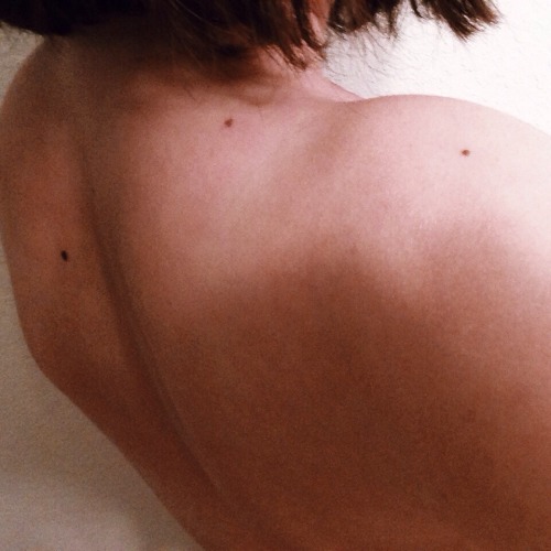leprechaun-in-da-hood:  rouge-a-levres-tache:  Backs are all so intricate, almost like they were sculpted by the most skillful hand.  Even your back is beautiful wtf