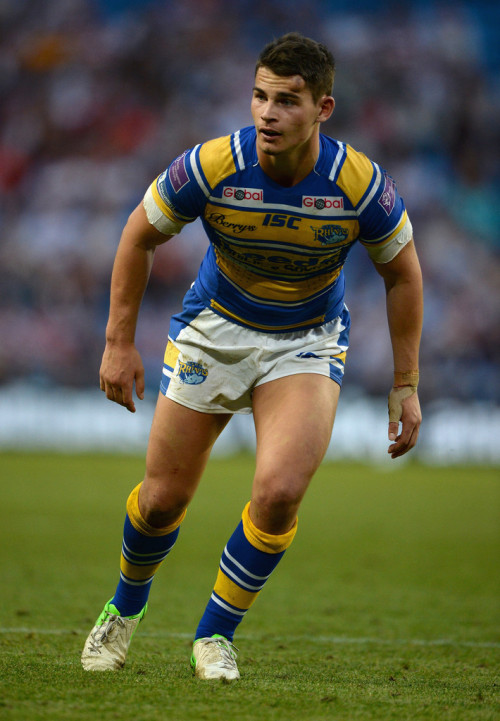 giantsorcowboys:Sunday Stunner!An Anonymous Tumblr Sent Me A Few Photos Of Stevie Ward…A Stand Off Stunner From Leeds. I Had A Few Extra To Add To His Submissions. Stevie’s Sexy As Hell, Baby!