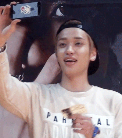 danielnielfan:150405 &lt; He was singing “Happy Birthday” &gt;