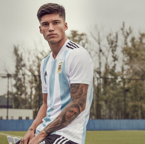 jamesrodriguezr:Joaquín Correa in the new Argentina Kit