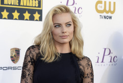 gentlemanboners:  Margot Robbie. https://www.snapchat.com/add/gentlemanboners 