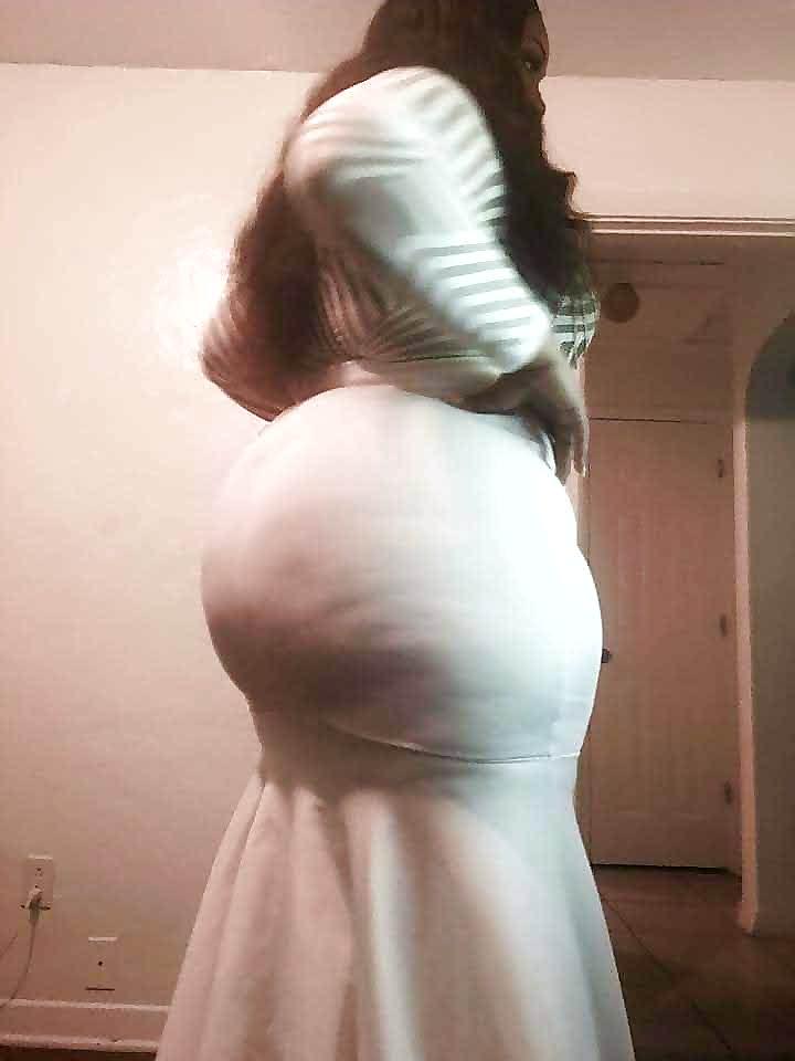 footlong773:  Dat ass you stuff yo face in😚