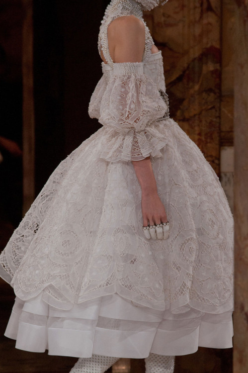 girlannachronism:Alexander McQueen fall 2013 rtw details