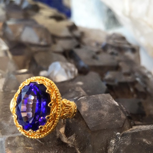 Just Looking At This Ring Makes Me Feel Like A Princess!7.25 Dazzling Carats Of Tanzanite Set In Solid