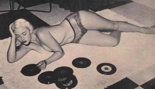 • Plastic Passion • ⋅ Carole Singleton ⋅ @33.45rpmz #plasticpassion #vinylgirls 