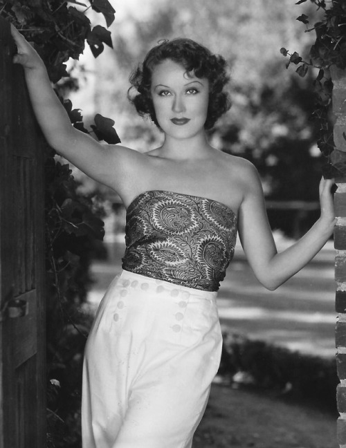 Fay Wray at her Malibu, California home in 1932. This RKO publicity photo was distributed upon the r