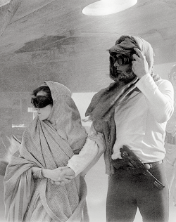 Leias:han And Leia In A Deleted Sandstorm Scene From Rotj