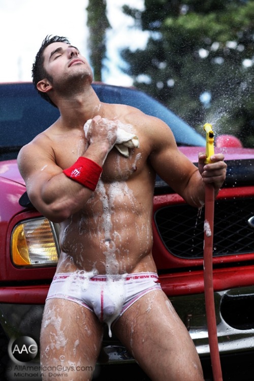 bulgeb:  http://bulgeb.tumblr.com          http://hairy-chests.tumblr.com