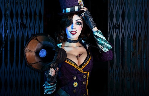 Mad Moxxi from Borderlands 2 Cosplayer: Daria Rooz [DA / WC /&nbs