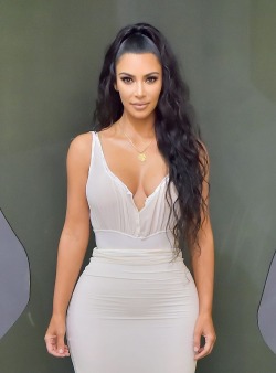 celebsssss:Happy 40th Birthday to Kim Kardashian🎉