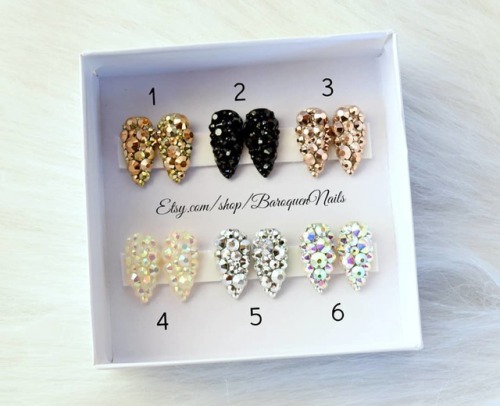 baroquennails: Accent NailsWhich one is your favorite? Bling #pressonnails Shown in stiletto shape. 