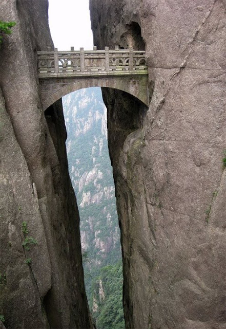 sixpenceee:The Bridge of Immortals located in HuangHsan, China