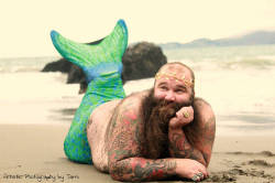 jumpingjacktrash: curlicuecal:  uluhlynx:  sweet-saccharin: if this ain’t the most beautiful mermaid you’ve ever seen…  He looks so happy   10/10 a good mermaid  the mermaid of happiness 