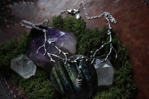 90377:this beautiful necklace is made of silver twigs, a bright blue/green labradorite bead and a pi