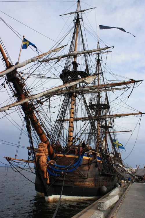 hms-surprise:Swedish tall ship “Götheborg” an (almost) exact replica of the original East Asian trad