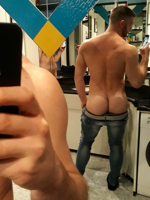 anextdoorguy:I got booty