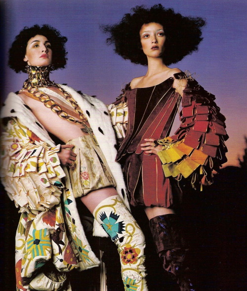 Vogue Russia Oct 1998 - Erin O’Connor & Audrey Marnay by Tom Munro