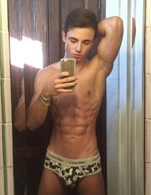 For more hot guys: https://www.tumblr.com/blog/sexyhotlads