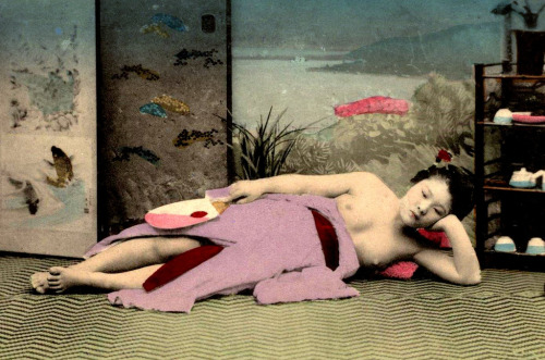 Topless Japanese geisha. Via Okinawa Soba.