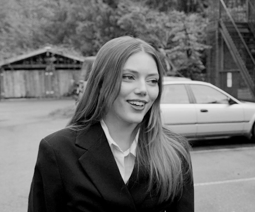 “I Call The Jesus Wood!” Grace Van Dien As Scarlett In V For Vengeance (2022)