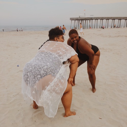 fairyysquaadmother:  jawnthebaptiste:  Watch out for the big girls ✨  For Big Girl Appreciation Day or for the 99 and the 2000.   AYYYYYEEEEEEEE GET IT👏🏾👏🏾👏🏾👏🏾