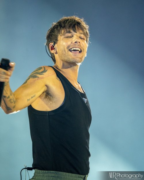 Louis On Stage At The Untold Festival Photographed By Aaron Roberts