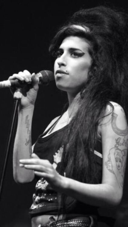 Lookporn:  RIP Amy Winehouse.   Your music does wonders for the soul.  Born September 14, 1983 Died July 23, 2011