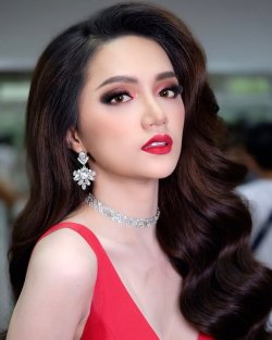 lacyvanilla:Nguyen Huong Giang.  Miss International Queen 2018.  Beautiful young woman.  :)