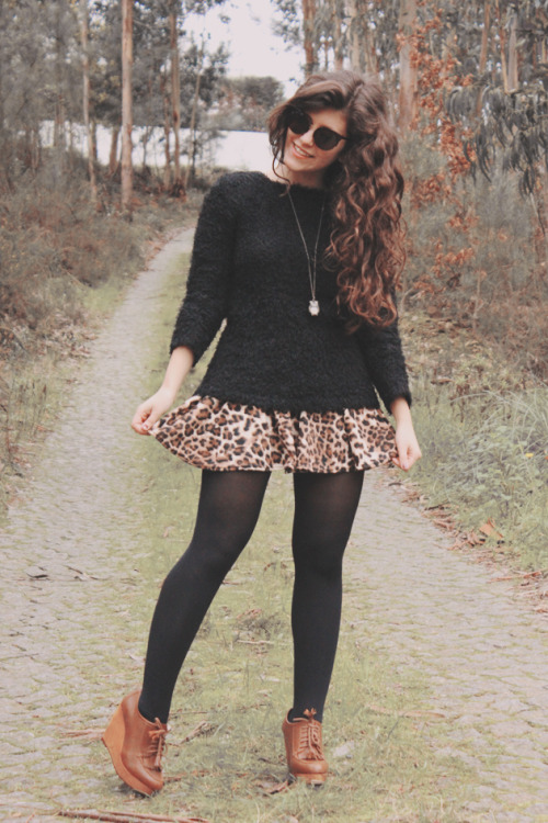 (via BALLERINA BIRD: Skater skirt and cat eye sunnies)