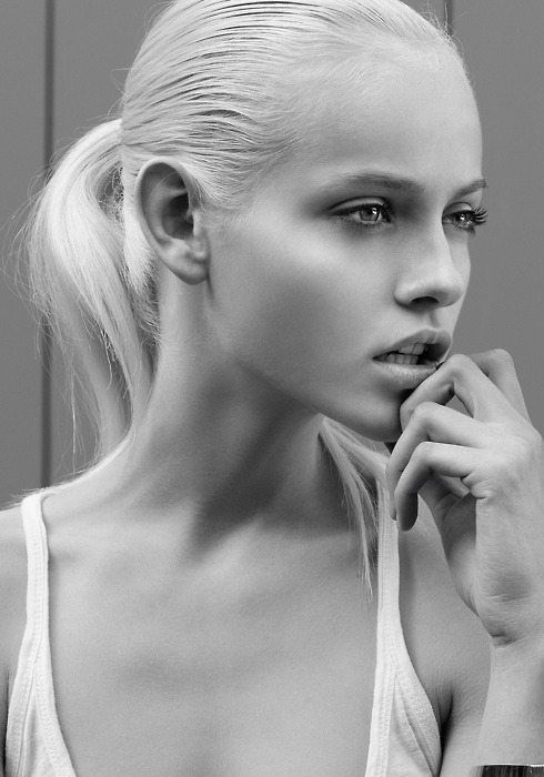 motz-hottest-eyecandy:  HOTTEST EYECANDY