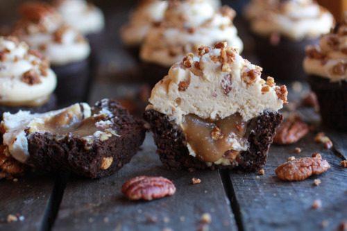 fullcravings:  Cinnamon Bourbon Pecan Pie Cupcakes with Butter Pecan Frosting