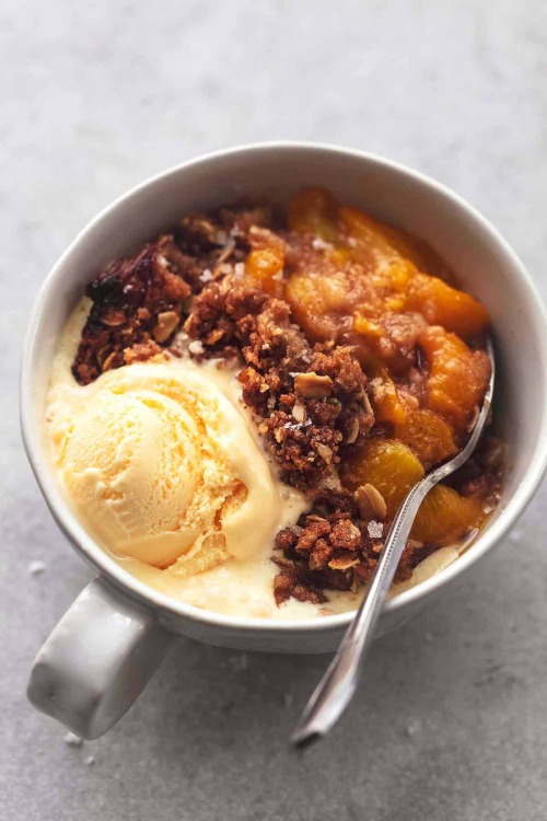 sweetoothgirl:  cinnamon-sugar-oatmeal-buttery peach crisp