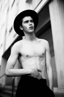 strangeforeignbeauty:  Sam Steele | Photographed by Frederic Monceau 