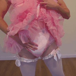 diapergirl-cindy:Love showing you my dirty nappy in pink plastic pants 😳❤🙈
