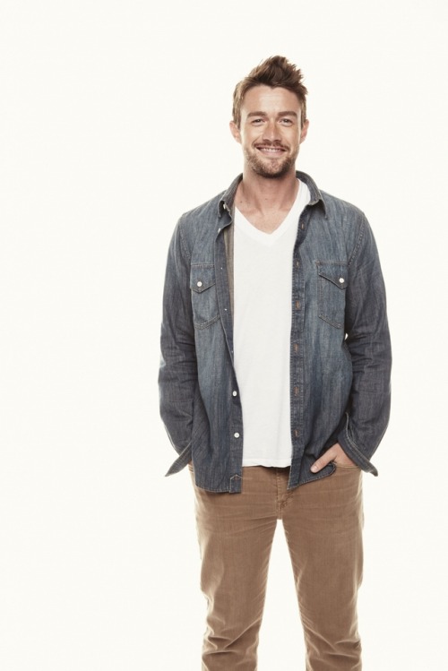 Robert Buckley