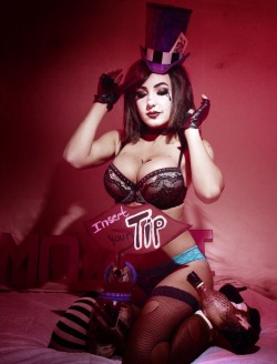 nonnudechicks: Jessica Nigri as Moxxi from